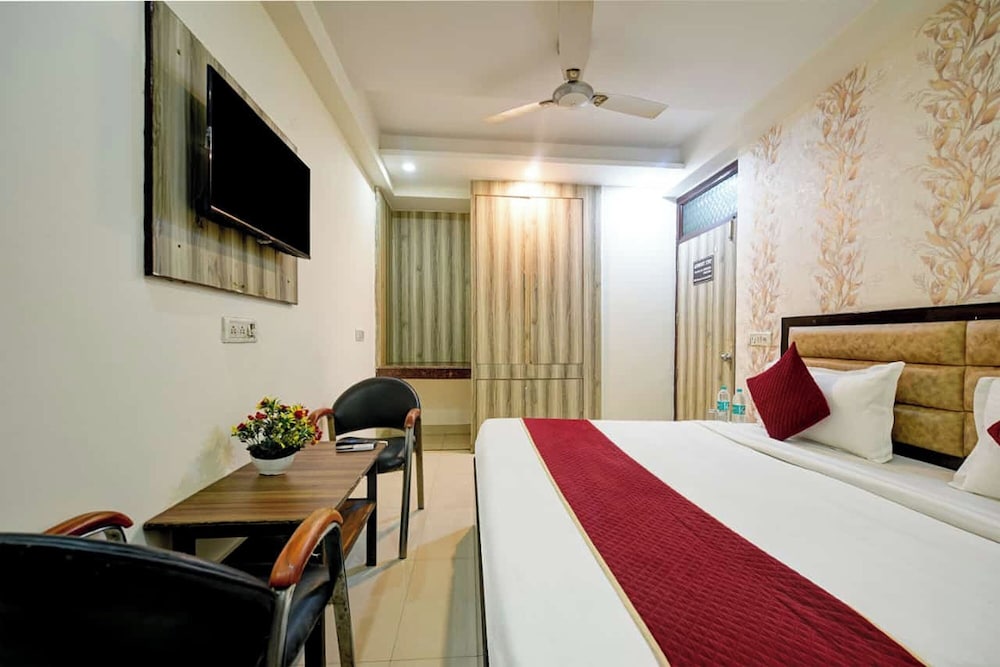 Hotel Lookout Stay Delhi IGI Airport