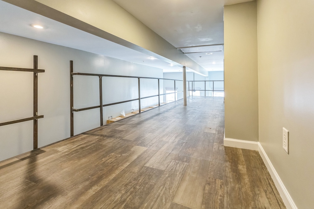 Rustic-industrial Loft With Courthouse Views 3 Bedroom Apts