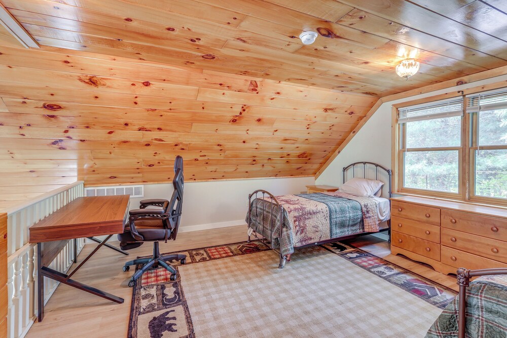Peaceful Family Cabin on Schroon River!