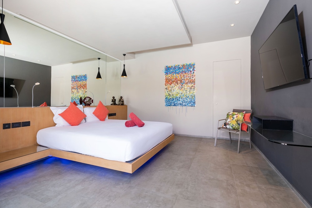 Grand 17m Pool 5BR Villa Mayacol NaiHarn