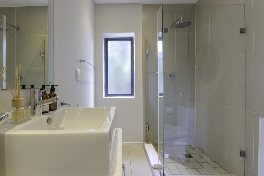 Newly Renovated 3 bed Apartment With Splashpool - 2283