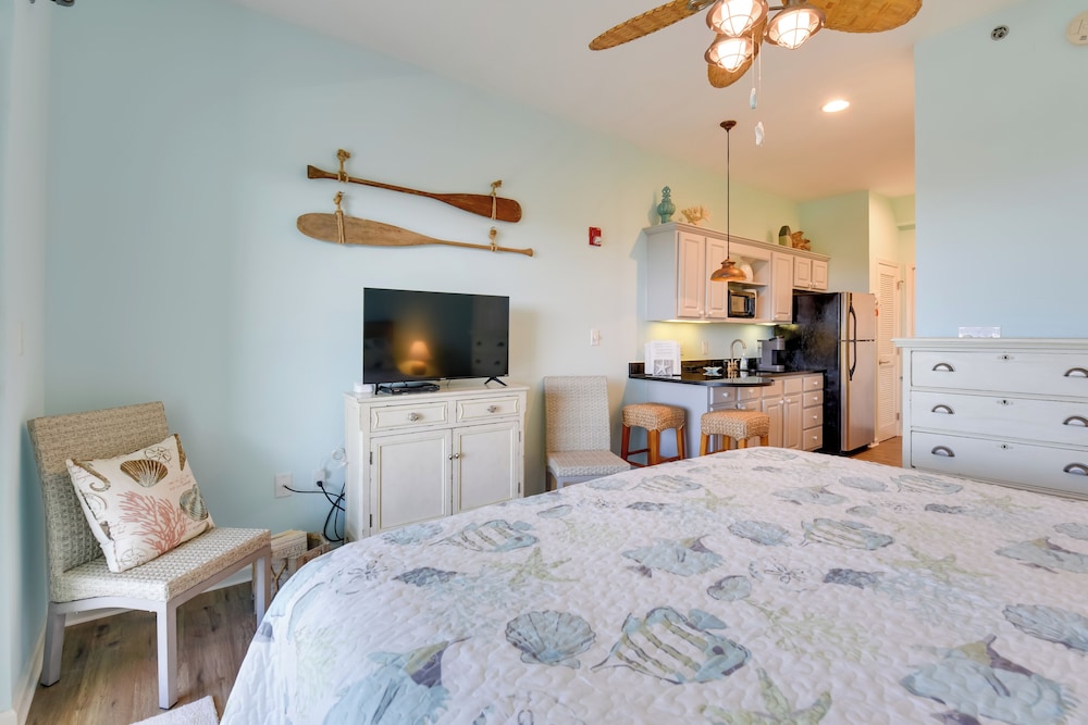 Walkable Condo w/ View Btwn Rosemary & Alys Beach!