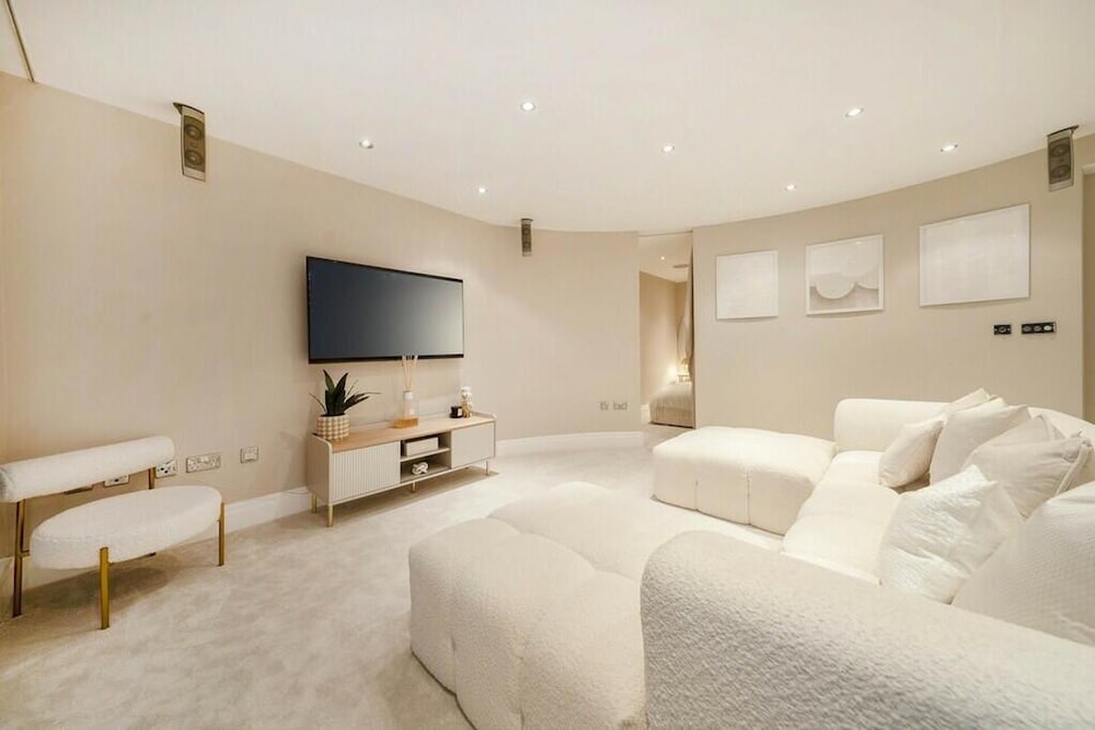 Riverside Retreat in Central London