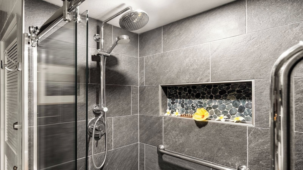 Complete Renovation - 20 Steps to Ocean -washer/dryer in Unit- Vrkcv