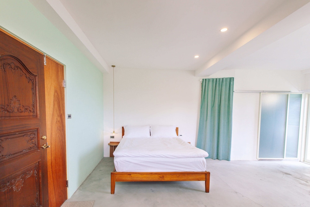 OwlStay Jiufen Green Ray view 4