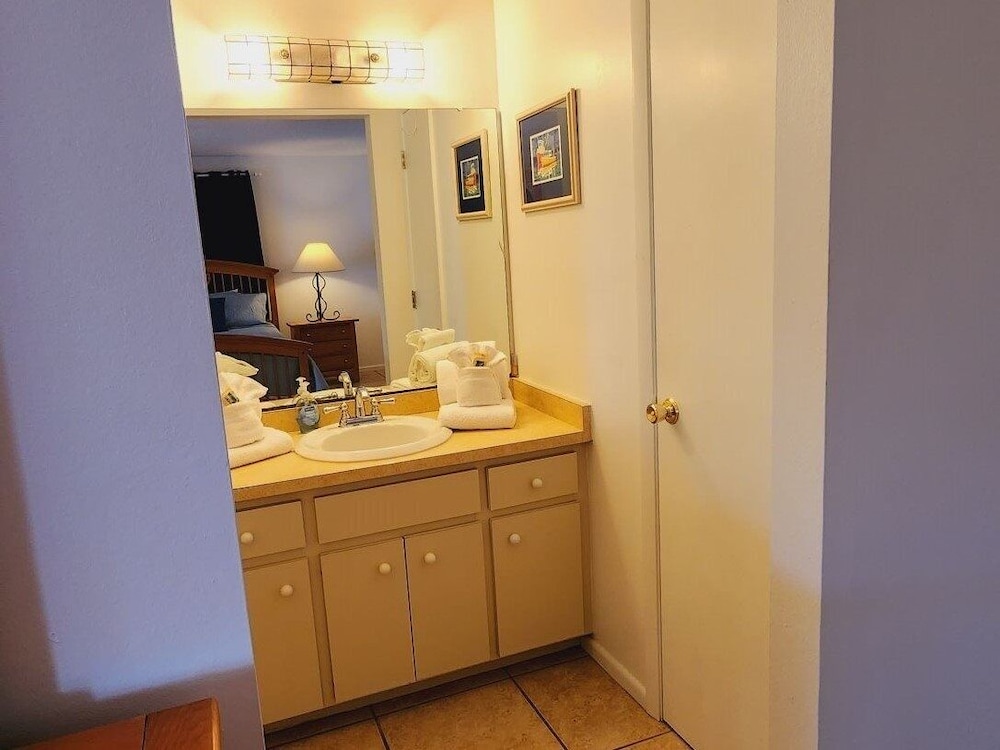 Vacationer's Duplex 2 Bedroom Apts by RedAwning