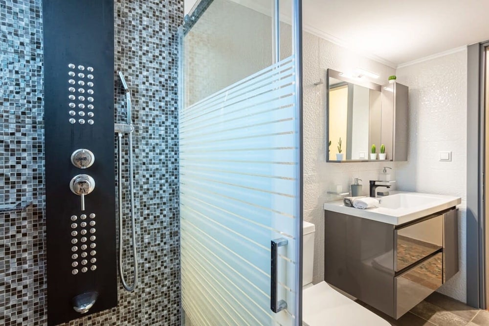 Avia Seaview Getaway - Konstantina s Hidden Haven