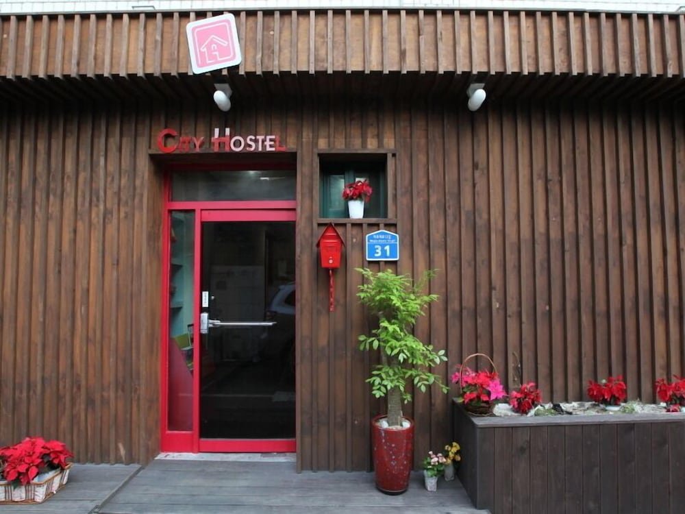Naru Hostel