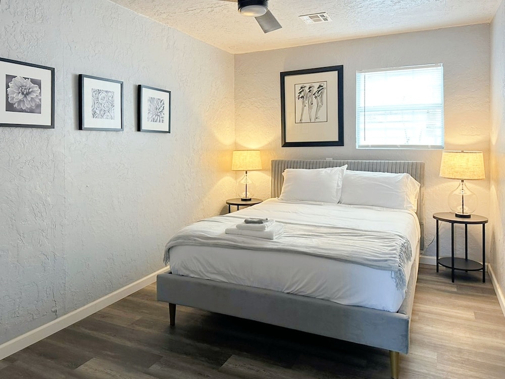 Clean Cozy 1-bedroom Near Plaza District 32C