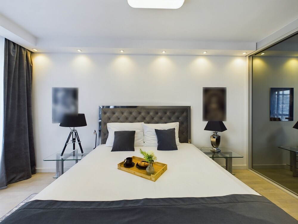 Apartment With Parking by Renters view 3