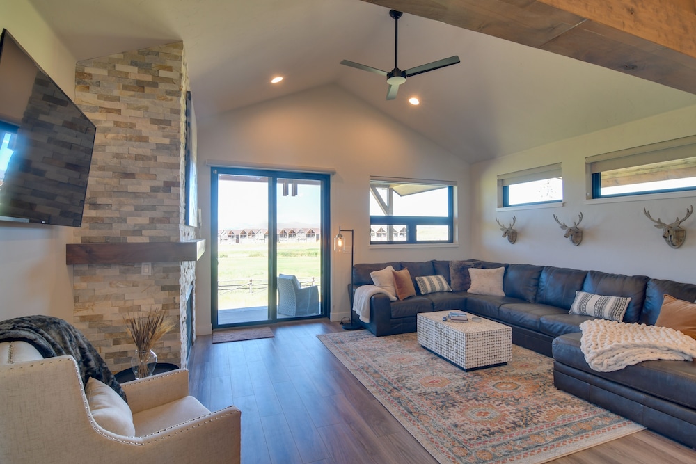 Colorado Home w/ Hot Tub! Close to Ski Resorts view 3