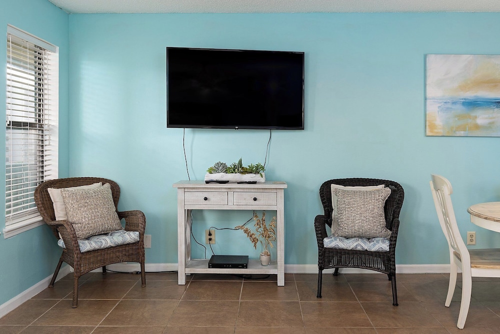 Sea Breeze #305 by Southern Vacation Rentals