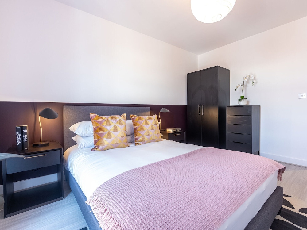 Victoria Square Two-bed Accommodation by Belvilla view 5