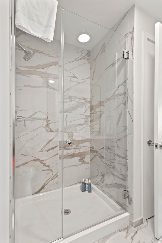 Luxe Apts Stunning Lake Views Resort Amenities