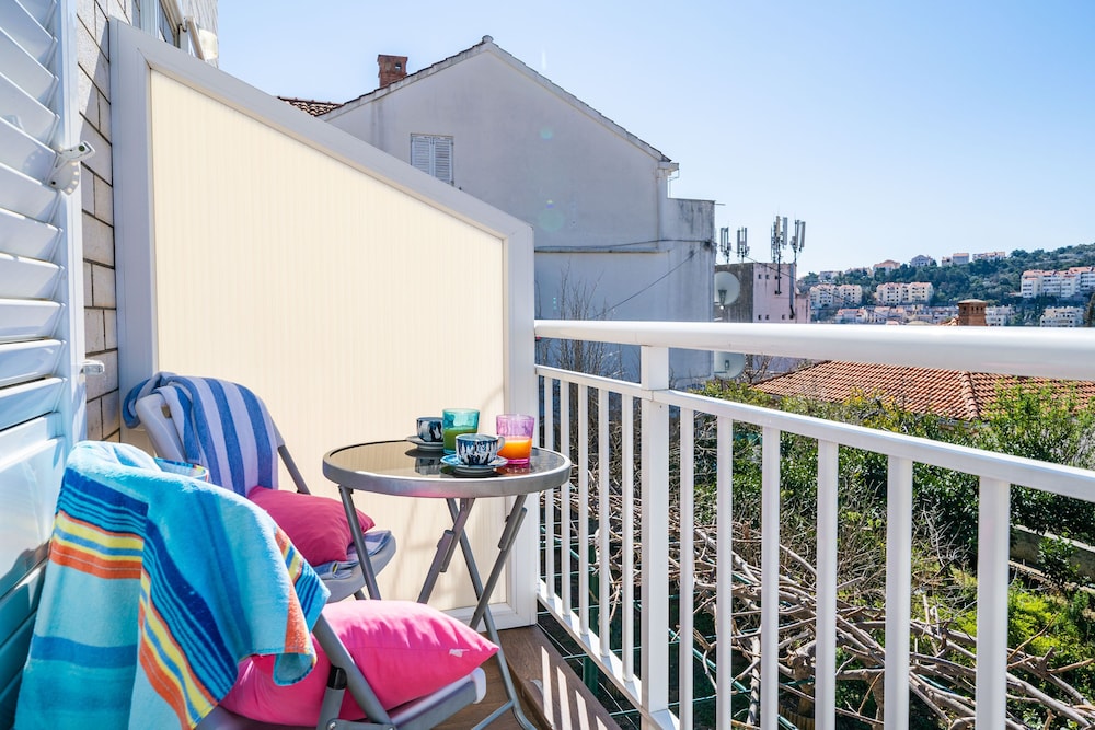 Jele Rooms