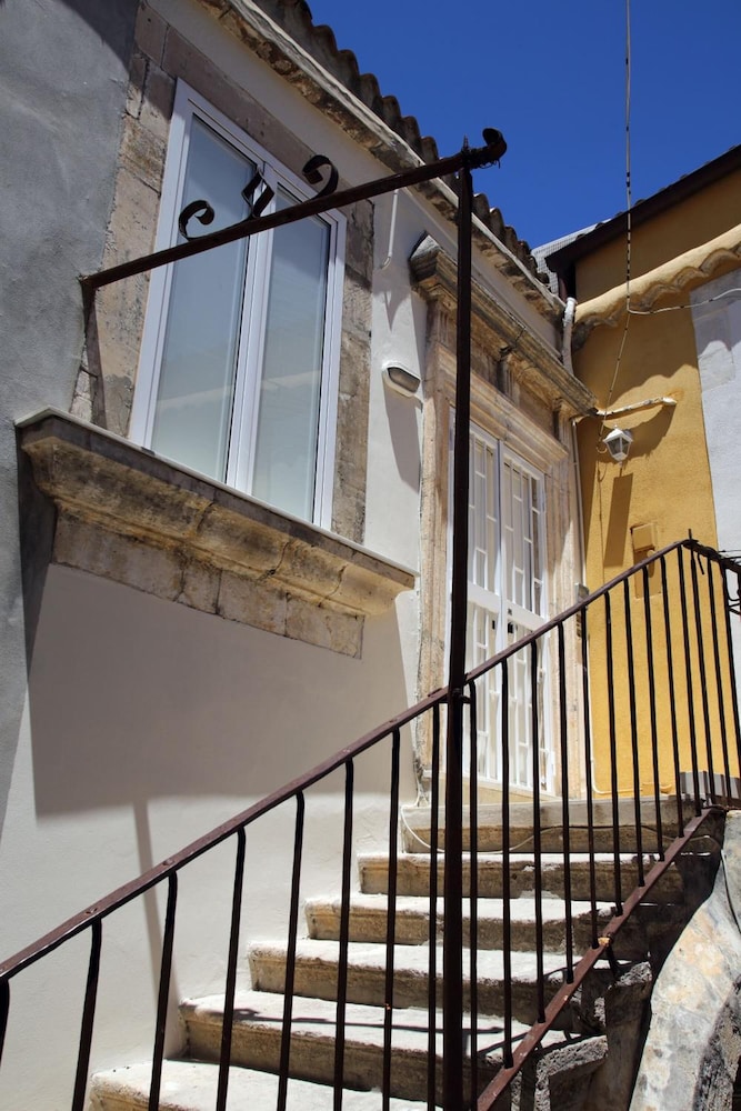 Avolio Tailored Rooms