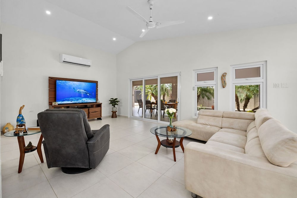 Central 4br3ba Villa w Ocean Views Private Pool