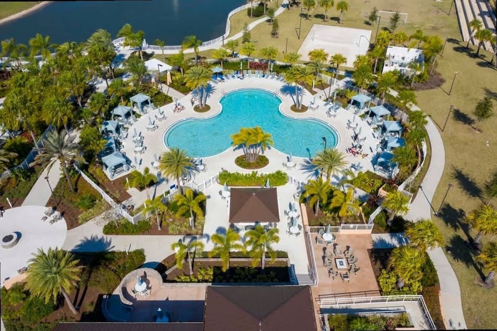 Splendid 6Bd w Private Pool Solara Resort 2154