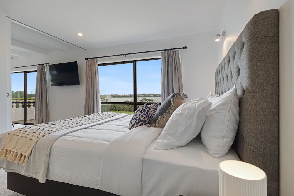 Magnificent Beachfront Mansion - Pool - Image 5