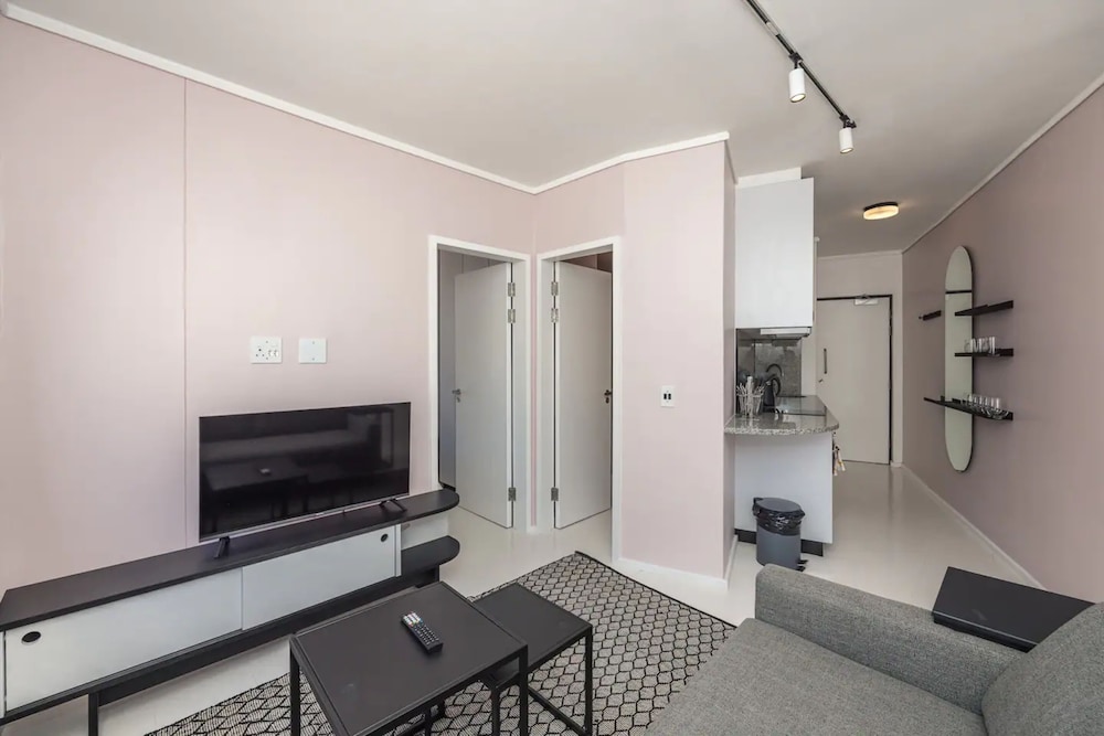 Chic and Modern 1 Bedroom Apartment With Lions Head View view 5