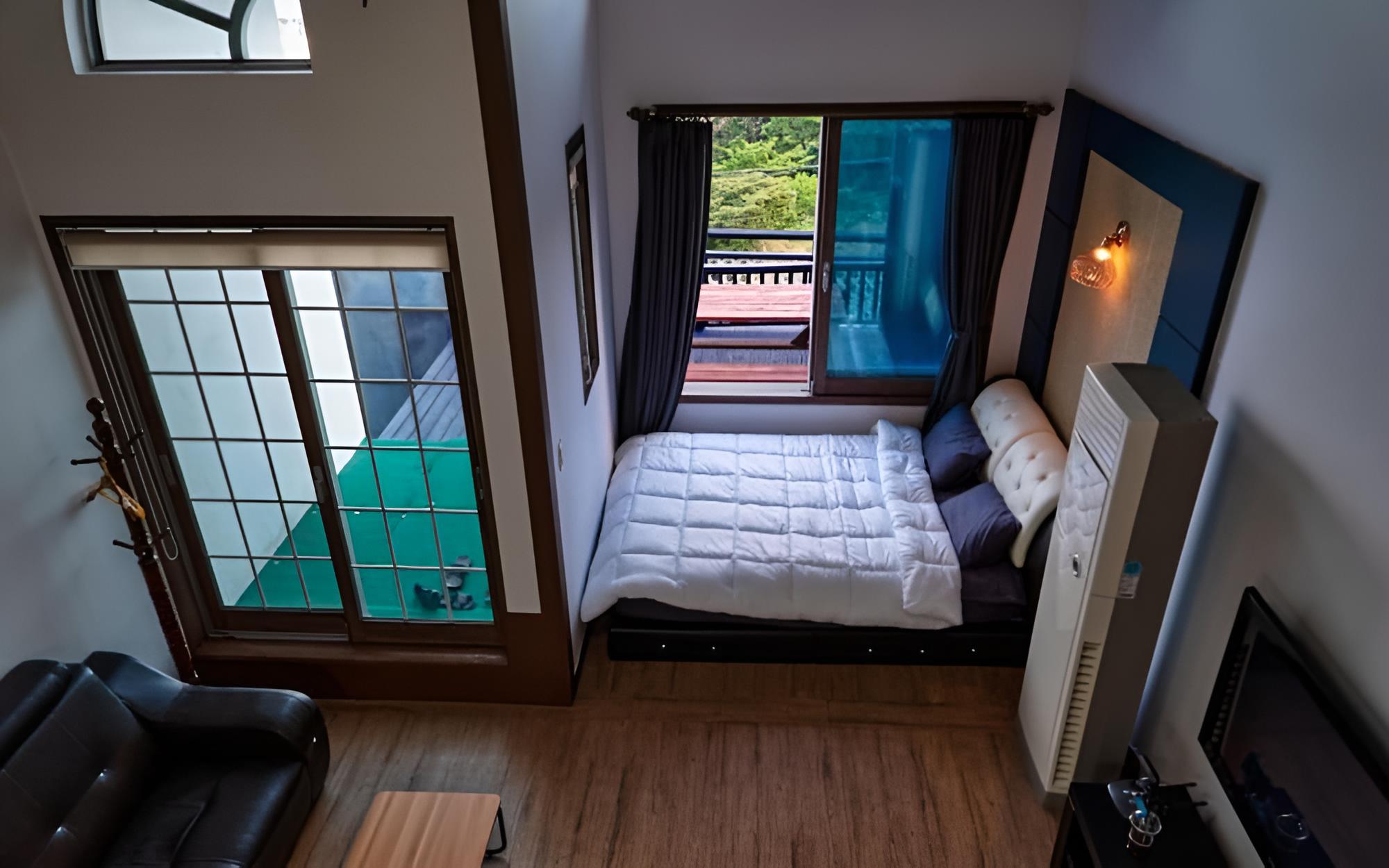 Geoje Island Yeocha El Fira Pension view 5