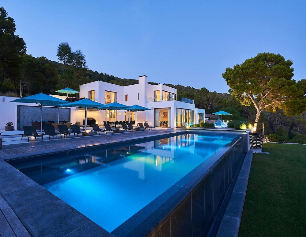 Super Villa With Swimming Pool