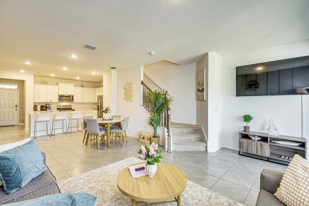 7 Mi to European Village: Pond-front Townhome!