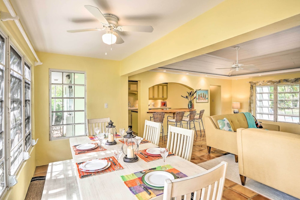 Bright St Thomas Getaway W/pool, 3Mi to Magens Bay