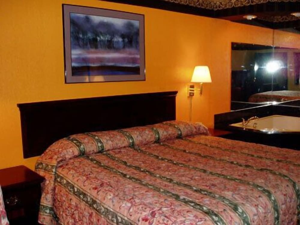 Seymour Vacations - Allstate Inn Seymour - Property Image 1