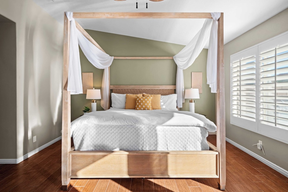 La Quinta Desert Haven Luxe Stay w/ Private Pool, Hot Tub, Pool Table