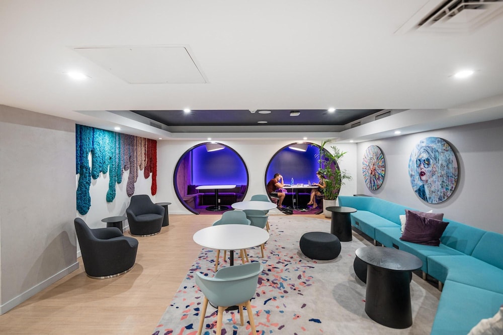 A Gallery in the Sky Rare Corner Unit Pool Gym