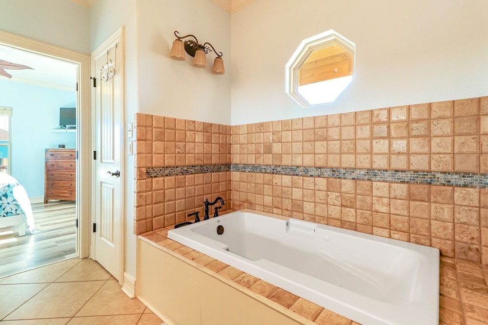 Seaside Merryment 4 Bedroom Home