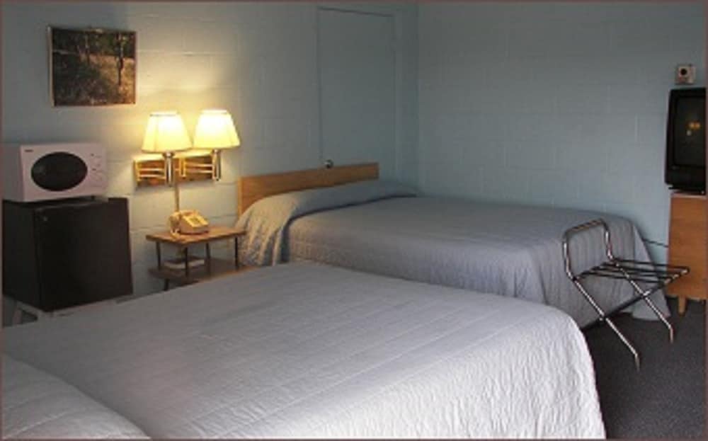 Holiday Host Motel