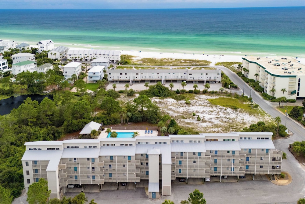 2 Condos, Steps to the Beach Pool+hot Tub, Balcony Lounge Triton & Sea Haven