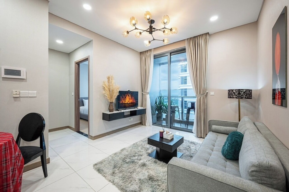 Luxury Sunwah Apartment near Landmark 81 - City View