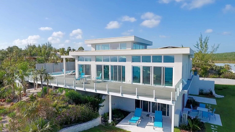 Banks Road Bliss: Relaxing Beachfront Cottage