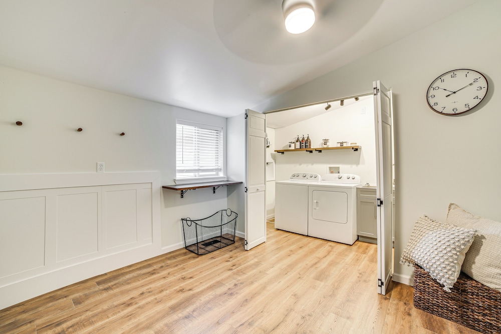 1 Mi to Table Rock Lake: Home w/ Furnished Patio!