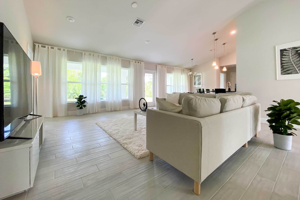 Elegant Port Charlotte Home < 10 Mi to Beach!