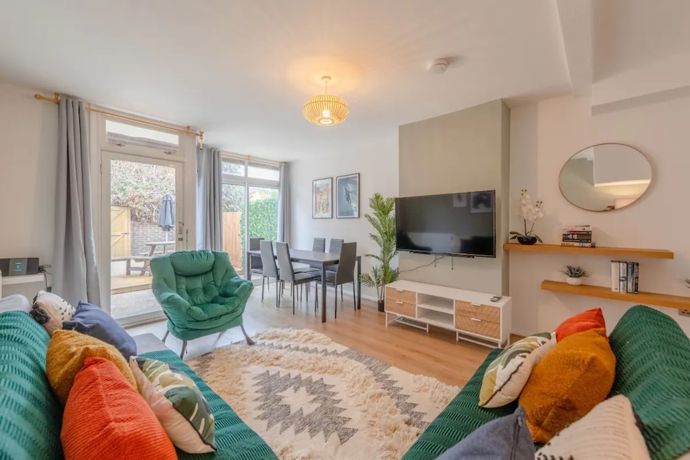 Central 3 Bedroom House With Garden