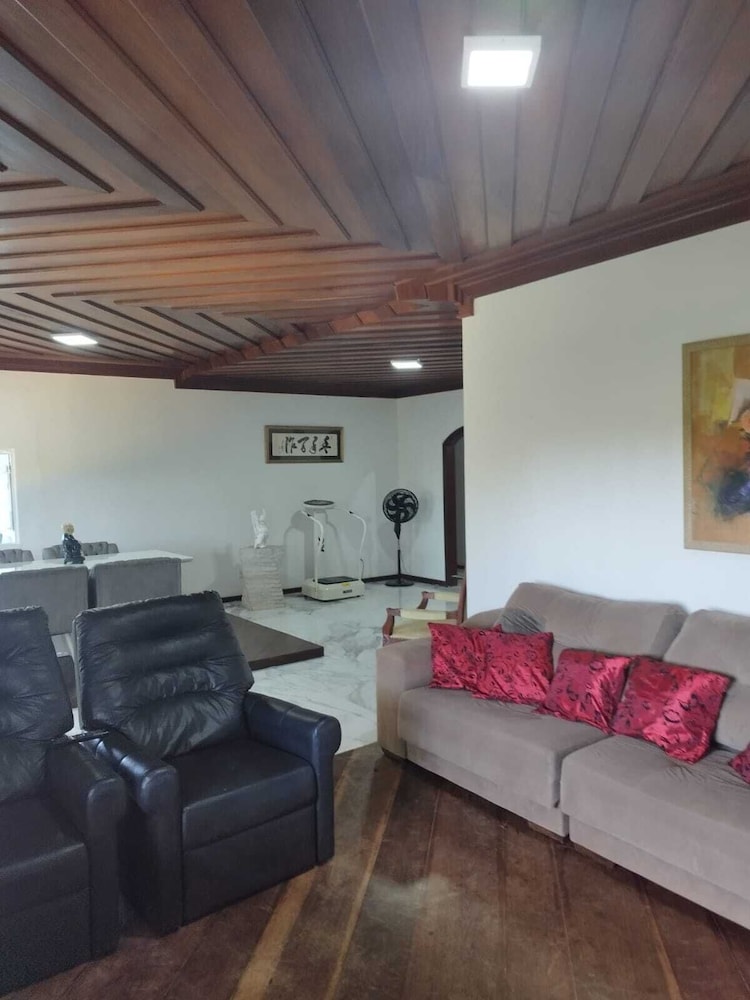 Casa com Piscina 50000 lts Área Gourmet
