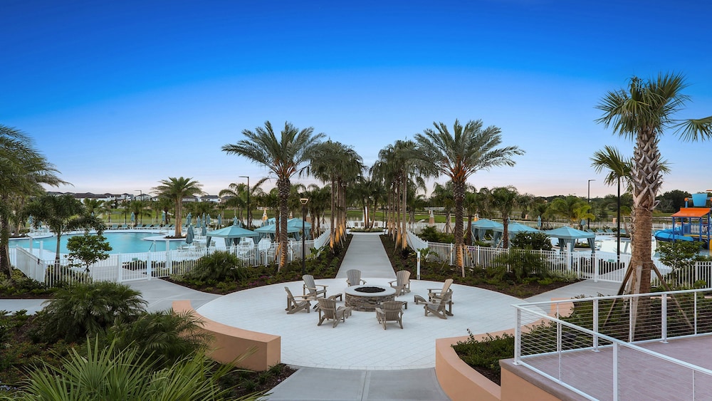 Family Oasis: Pool, Jacuzzi & Resort Access - Image 3
