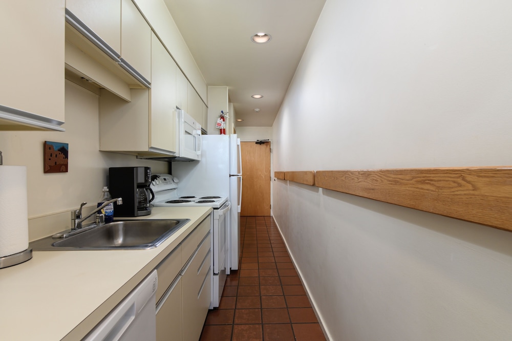 203 Village Gate 1 Bedroom Condo
