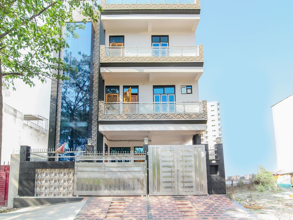 OYO 13478 Hotel Surabhi Garden