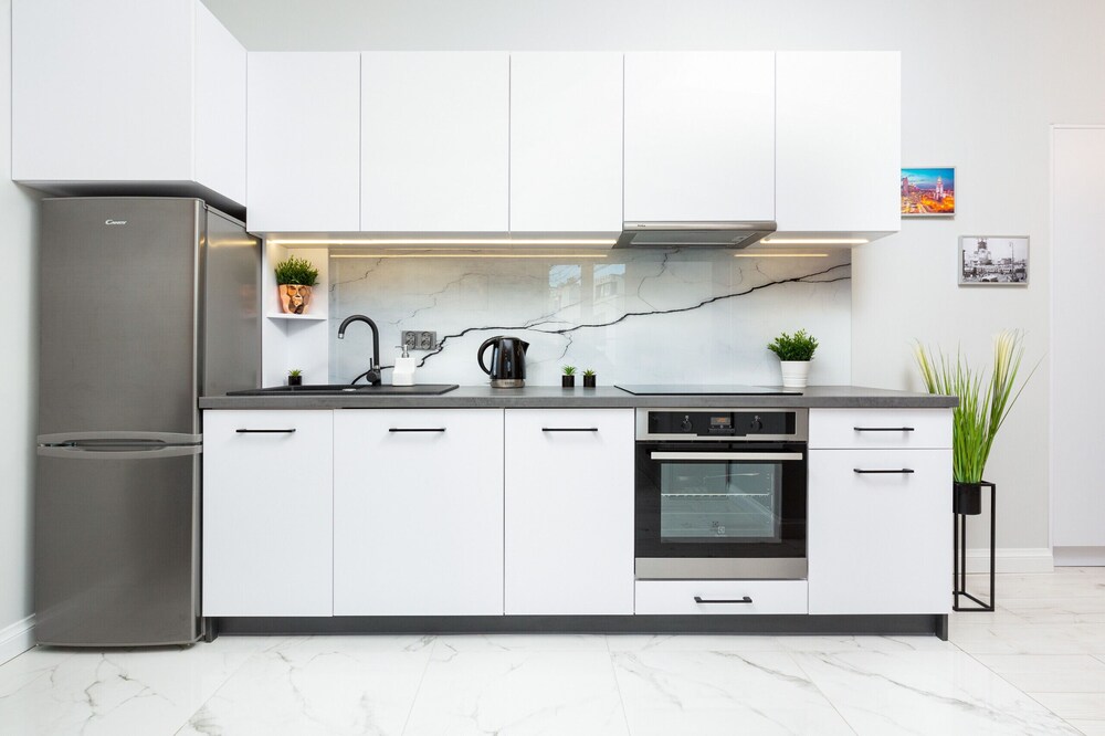 Modern Studio for Two by Renters view 5