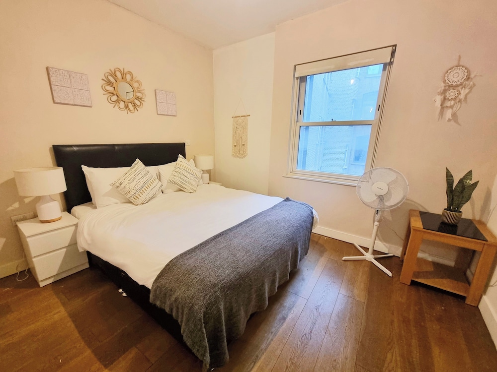 Liverpool Street Apartments