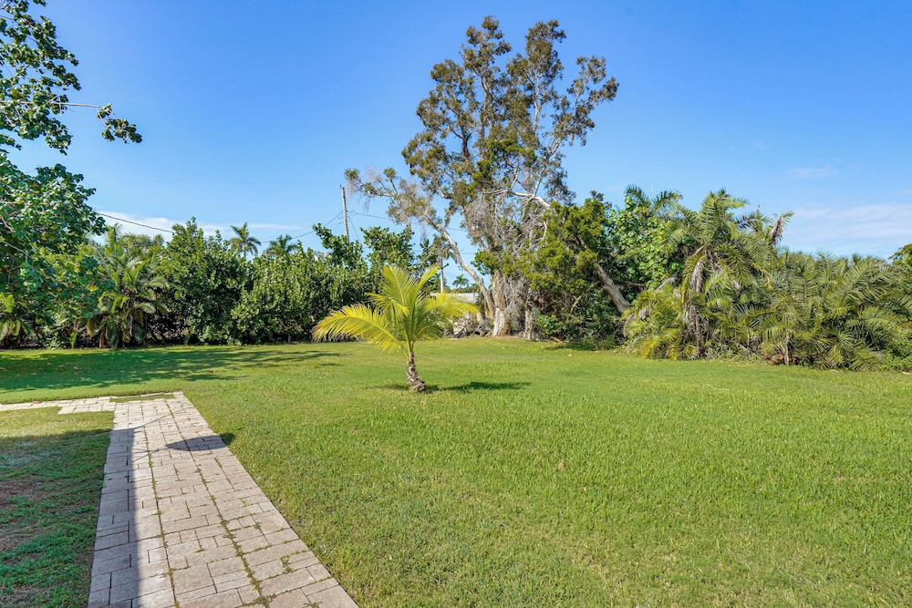 3 Mi to Beaches: Pet-friendly Retreat in Bradenton