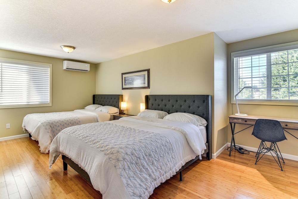 Private Outdoor Space 9 Mi to Downtown Vancouver!