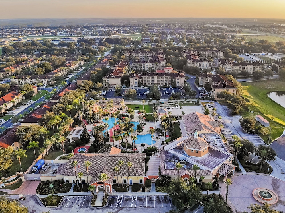 Howards Vacations @ Regal Palms