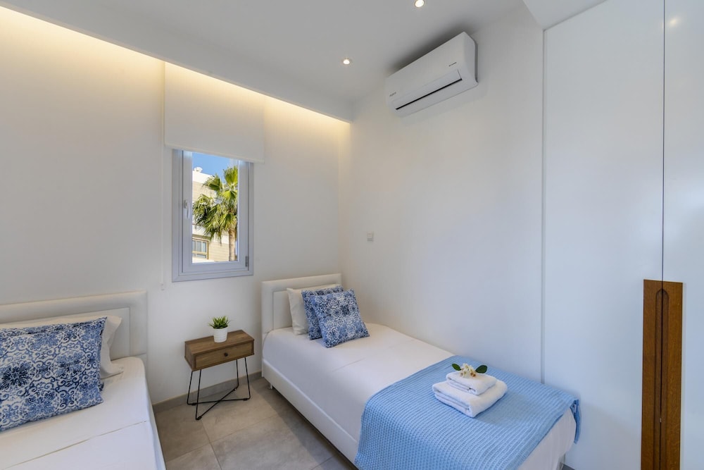 Mackenzie Castella Beachfront Suite