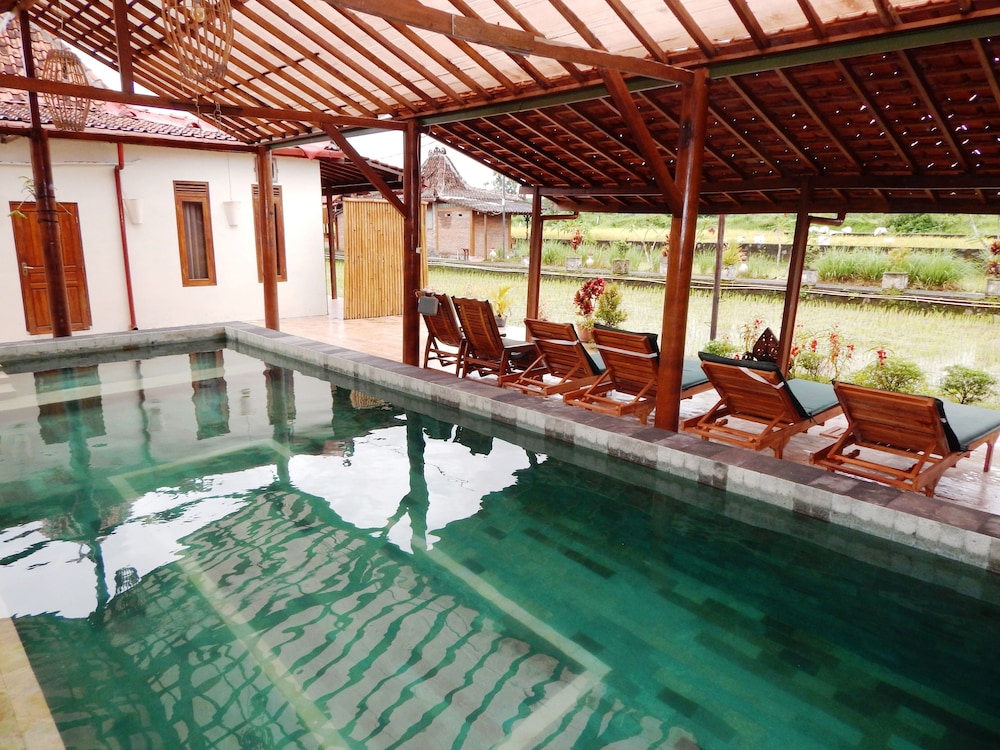 Alamanda Family Villas & Pool